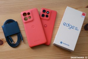 Obsah balení Motoroly Edge 50 Neo